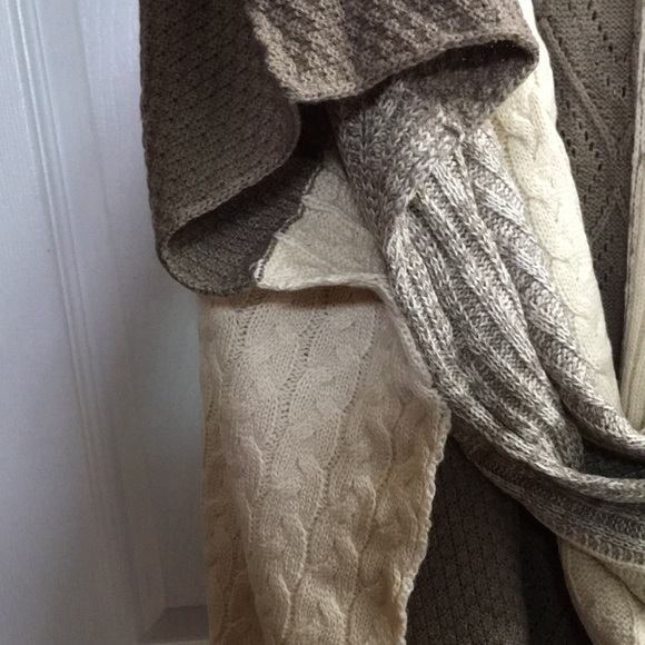 Knox Rose Poncho NWT - Picture 4 of 4